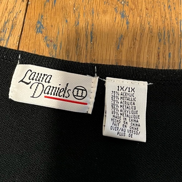 ❣️🖤 LAURA DANIELS Vintage Metallic Crochet Overlay Tank – Size 1X - Picture 3 of 9